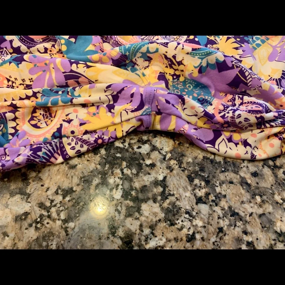 “Vintage” LuLaRoe Tall and Curvy (TC) Leggings - Picture 3 of 4